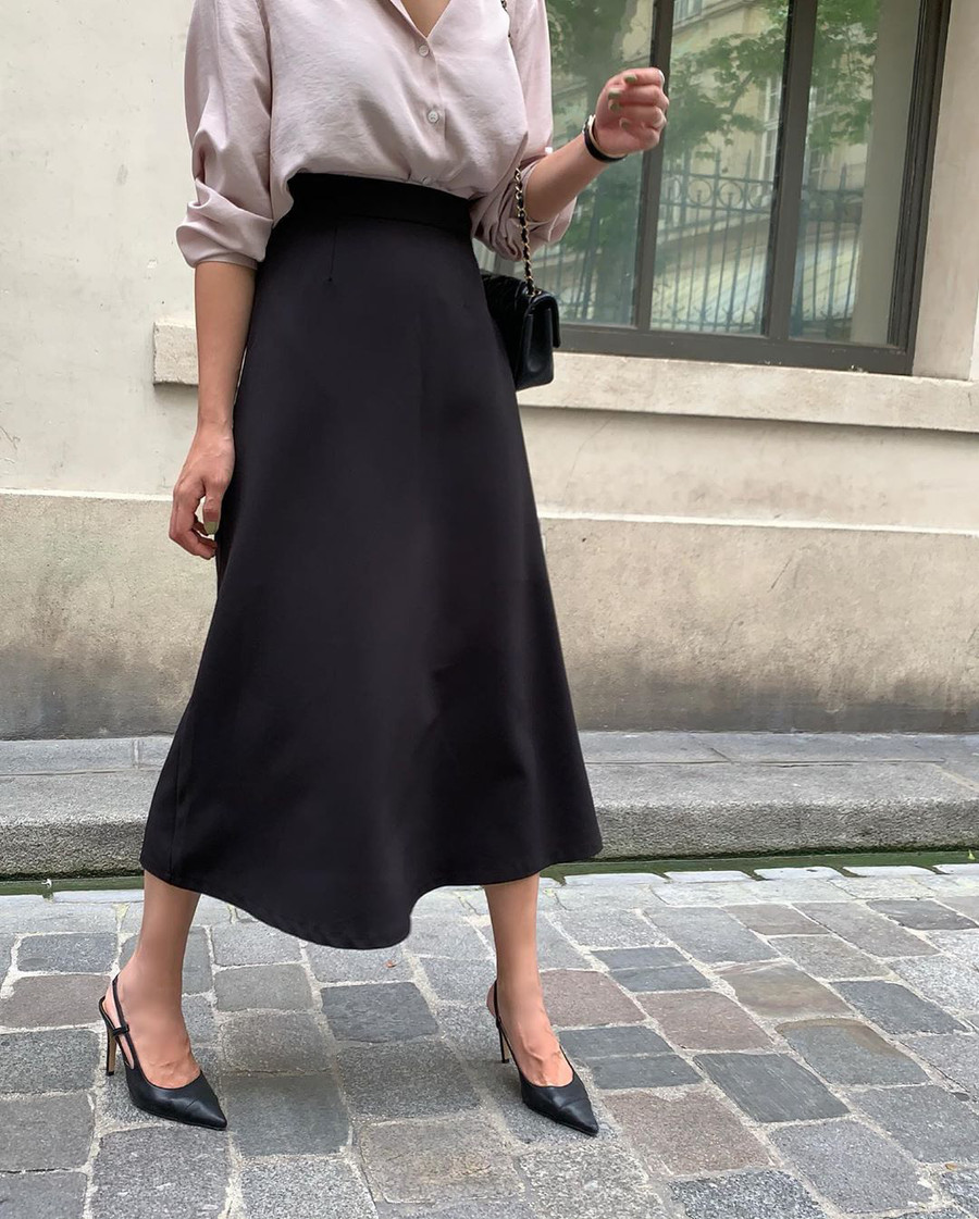 Diện váy, chị em cứ mix với 4 đôi giày sau thì cặp chân sẽ được kéo dài “ác liệt” ảnh 2 Diện váy, chị em cứ mix với 4 đôi giày sau thì cặp chân sẽ được kéo dài “ác liệt” ảnh 2