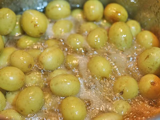 Tự làm mứt táo tại nhà, đảm bảo dẻo ngon như hàng