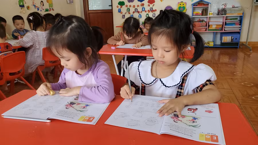 Khuyến khích phát triển các trường mầm non ngoài công lập.