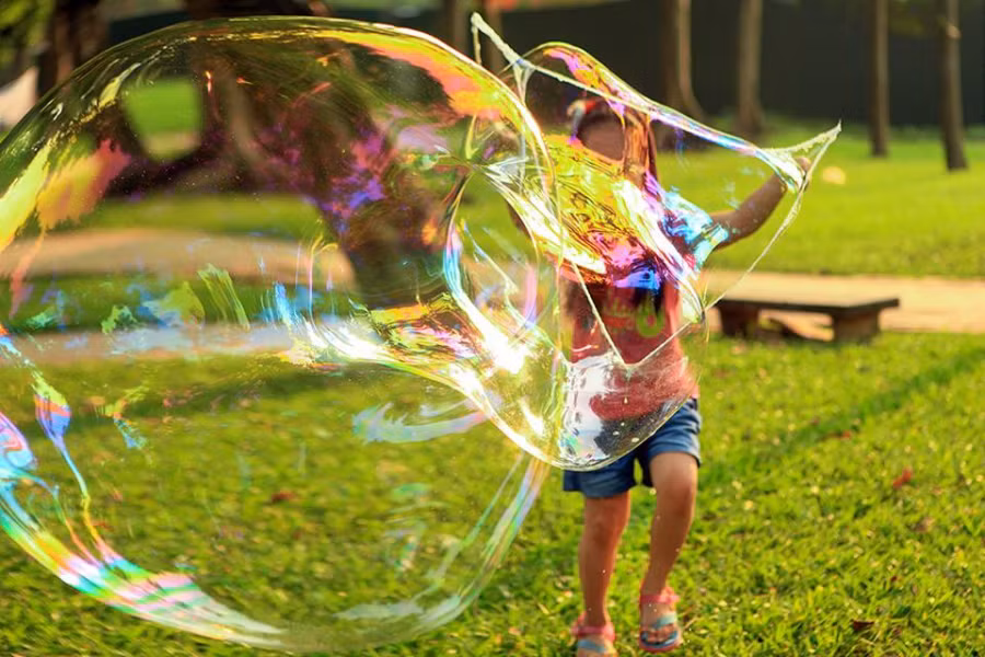 Thổi bong bóng xà phòng gây ung thư cho trẻ