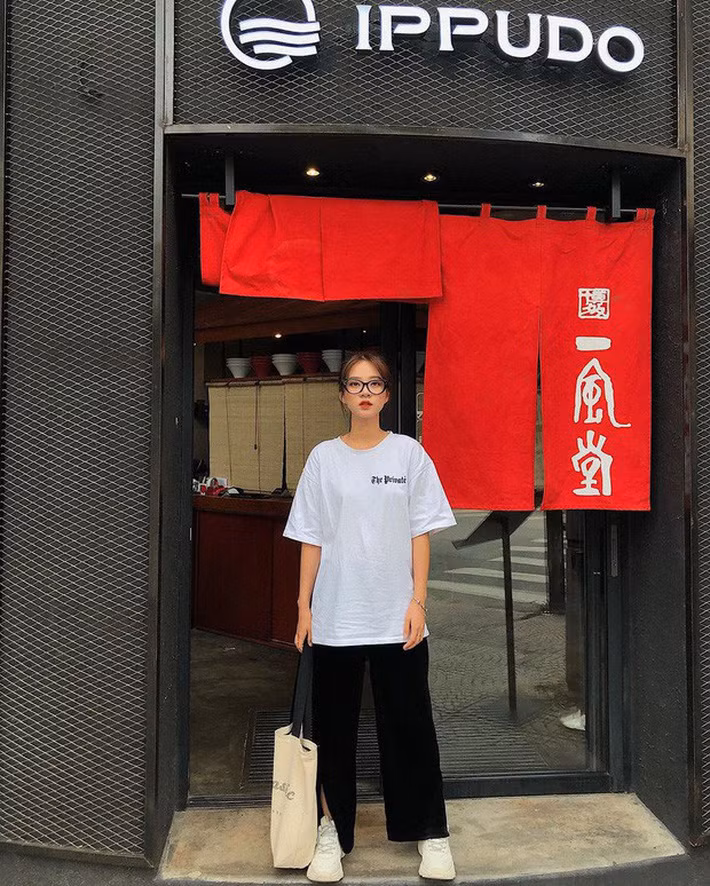 4 công thức lười biếng cứ mặc lên là auto xinh và sành điệu, bảo sao các nàng thi nhau diện ầm ầm từ đầu hè đến giờ - Ảnh 1.