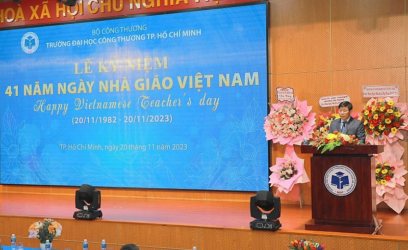 PGS.TS Nguyễn Xuân Hoàn - Chủ tịch Hội đồng trường - Trường Đại học Công Thương TPHCM phát biểu tại buổi lễ. PGS.TS Nguyễn Xuân Hoàn - Chủ tịch Hội đồng trường - Trường Đại học Công Thương TPHCM phát biểu tại buổi lễ.