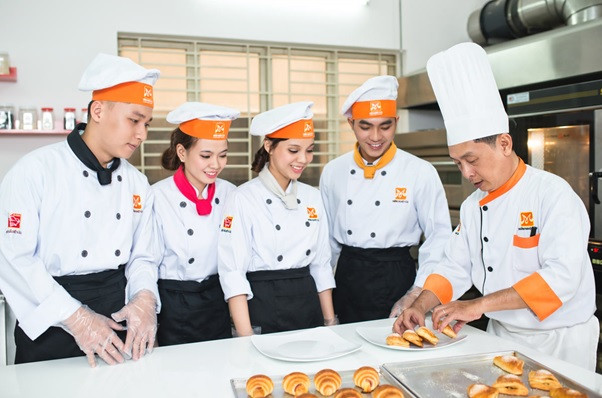 Học nghề là xu hướng lựa chọn mới của nhiều bạn trẻ khi thời gian học tập ngắn, nhu cầu lao động cao (Ảnh minh họa) Học nghề là xu hướng lựa chọn mới của nhiều bạn trẻ khi thời gian học tập ngắn, nhu cầu lao động cao (Ảnh minh họa)