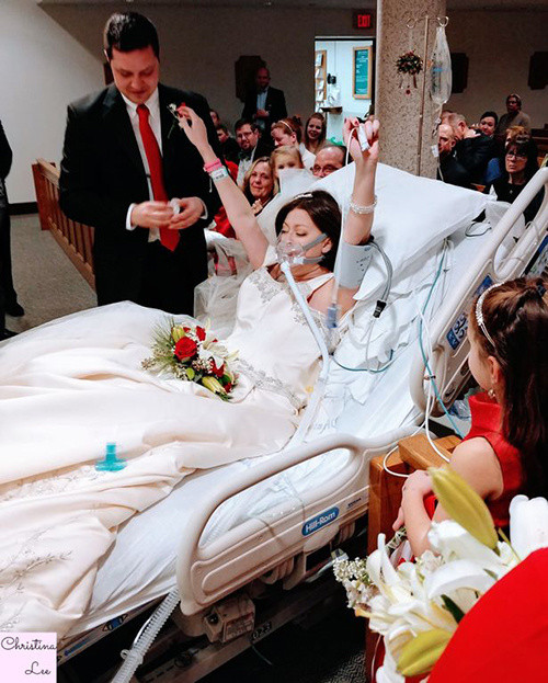 Đám cưới trước khi qua đời của cô dâu Mỹ bị ung thư