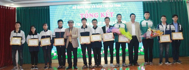  “Tổng kết Cuộc thi Khoa học kỹ thuật cấp tỉnh Hà Tĩnh dành cho học sinh trung học năm học 2017-2018”. 6 giải Nhất tham gia Cuộc thi Khoa học - Kỹ thuật cấp quốc gia thời gian tới.