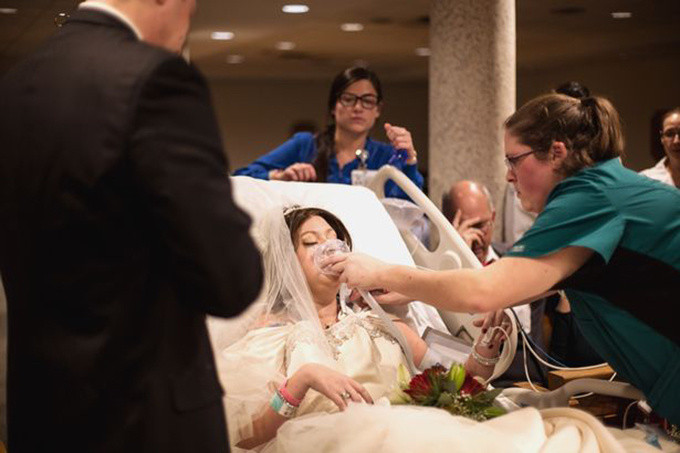 Đám cưới trước khi qua đời của cô dâu Mỹ bị ung thư