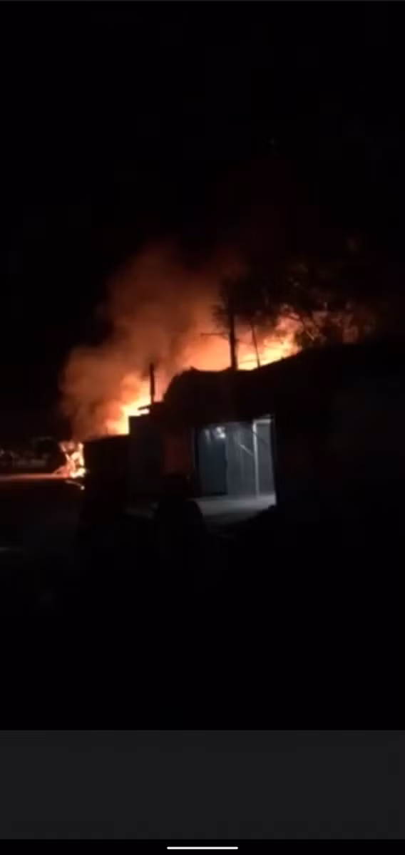 Vụ cháy lớn xảy ra giữa đêm tại chợ Mường Thanh.