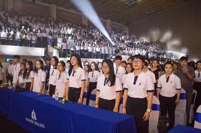 Tân sinh viên HSU trong ngày khai giảng năm học mới
