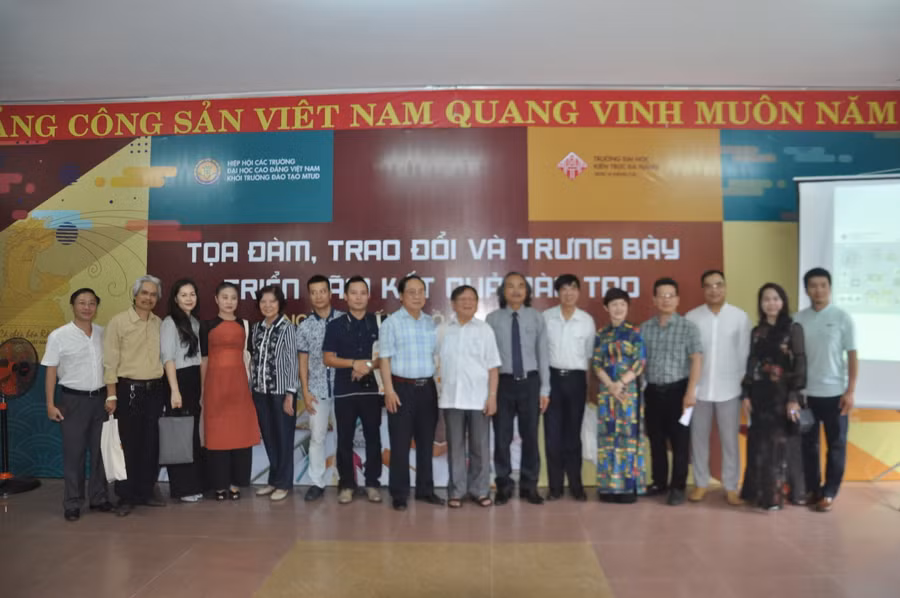 Tọa đàm – triển lãm kết quả đào tạo Mỹ thuật ứng dụng thu hút 14 cơ sở đào tạo, cùng đông đảo doanh nghiệp tham dự Tọa đàm – triển lãm kết quả đào tạo Mỹ thuật ứng dụng thu hút 14 cơ sở đào tạo, cùng đông đảo doanh nghiệp tham dự