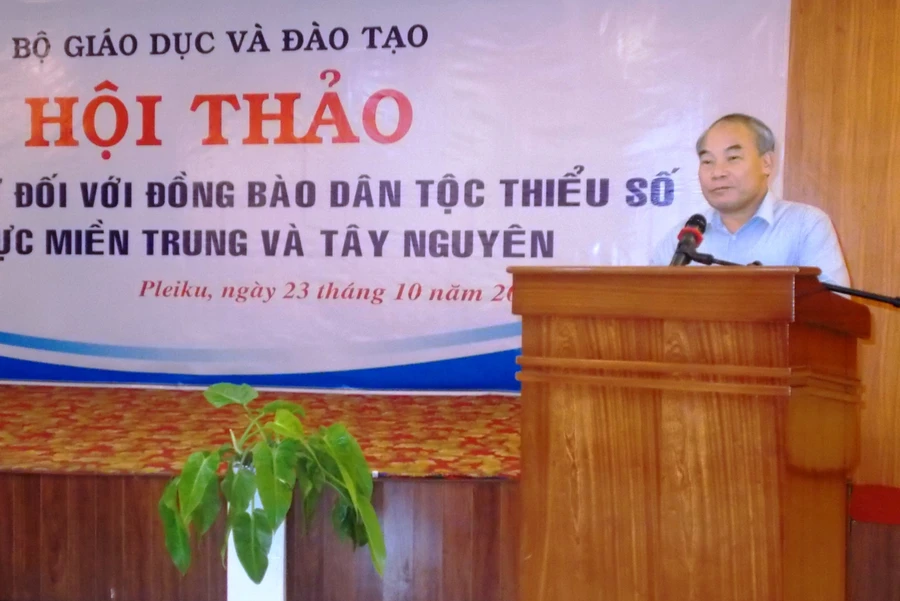 Thứ trưởng Bộ GD&ĐT Nguyễn Vinh Hiển phát biểu tại Hội thảo