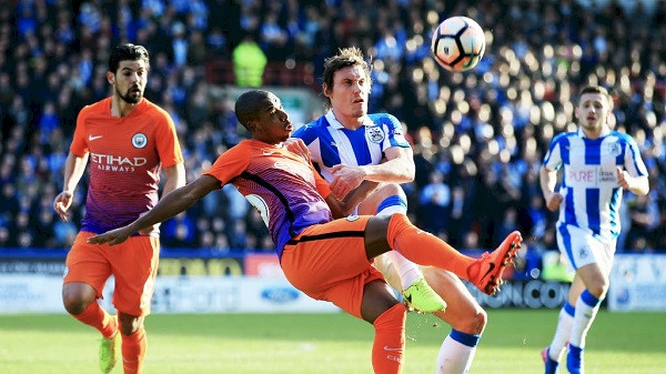 Huddersfield Town xuống hạng theo cách không thể tệ hại hơn