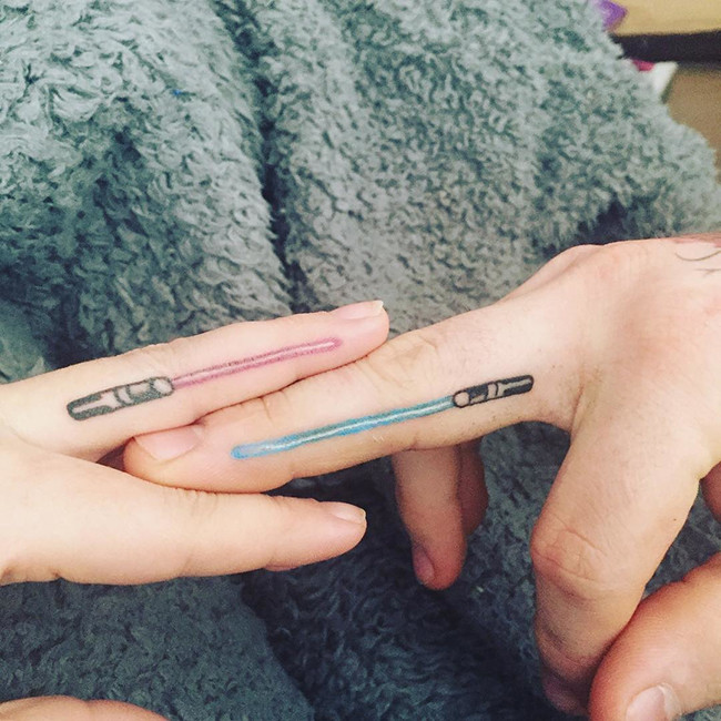 Gợi ý những hình xăm đôi độc đáo dành cho những cặp đôi đang yêu nhau ảnh 20 Gợi ý những hình xăm đôi độc đáo dành cho những cặp đôi đang yêu nhau ảnh 20