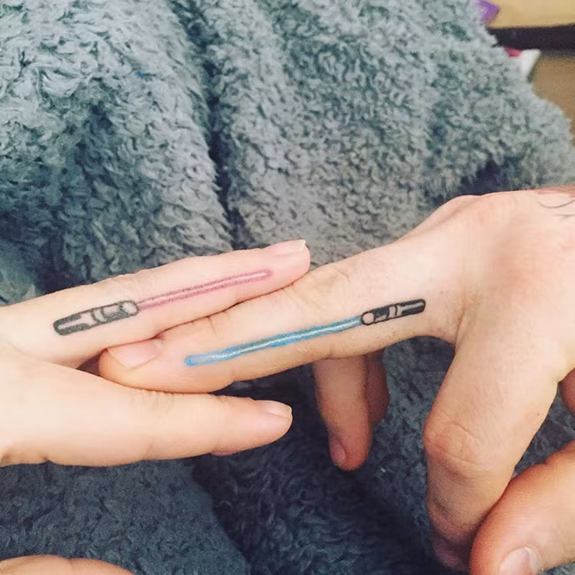 Gợi ý những hình xăm đôi độc đáo dành cho những cặp đôi đang yêu nhau ảnh 20