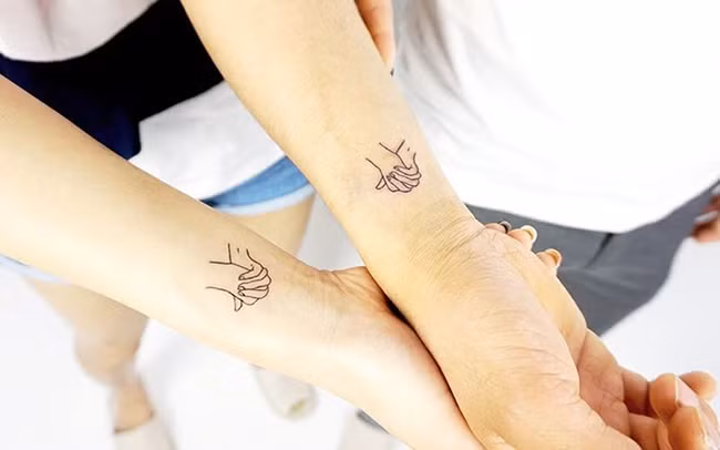 Gợi ý những hình xăm đôi độc đáo dành cho những cặp đôi đang yêu nhau ảnh 2