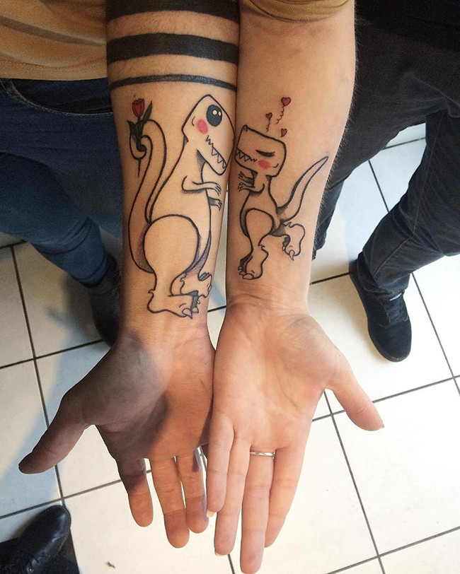 Gợi ý những hình xăm đôi độc đáo dành cho những cặp đôi đang yêu nhau ảnh 19 Gợi ý những hình xăm đôi độc đáo dành cho những cặp đôi đang yêu nhau ảnh 19