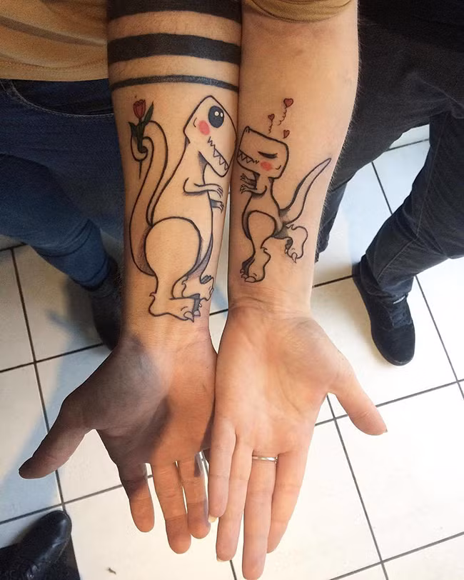 Gợi ý những hình xăm đôi độc đáo dành cho những cặp đôi đang yêu nhau ảnh 19