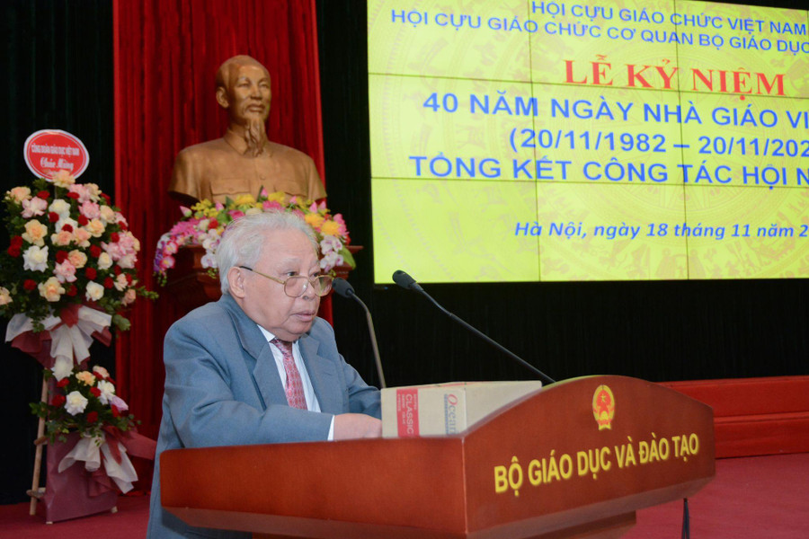 GS.TSKH. Nhà giáo nhân dân Nguyễn Mậu Bành, Chủ tịch Hội Cựu giáo chức Việt Nam.