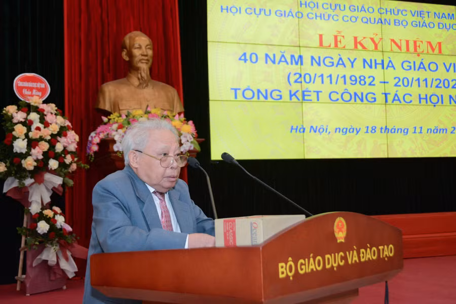 GS.TSKH. Nhà giáo nhân dân Nguyễn Mậu Bành, Chủ tịch Hội Cựu giáo chức Việt Nam.