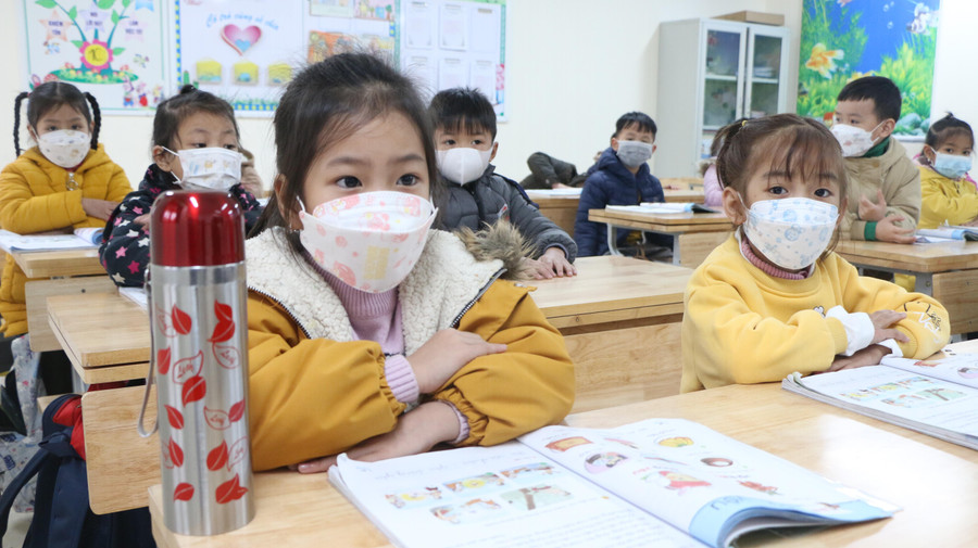 Học sinh Trường Tiểu học Thượng Mỗ được đi học trực tiếp tại trường sau nhiều tháng học online. Học sinh Trường Tiểu học Thượng Mỗ được đi học trực tiếp tại trường sau nhiều tháng học online.