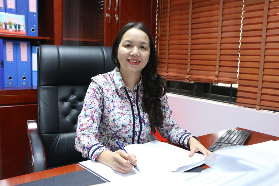 Nhà giáo Bùi Thị Thu Hằng - Huyện ủy viên, Trưởng Phòng GD&ĐT Đan Phượng. Nhà giáo Bùi Thị Thu Hằng - Huyện ủy viên, Trưởng Phòng GD&ĐT Đan Phượng.