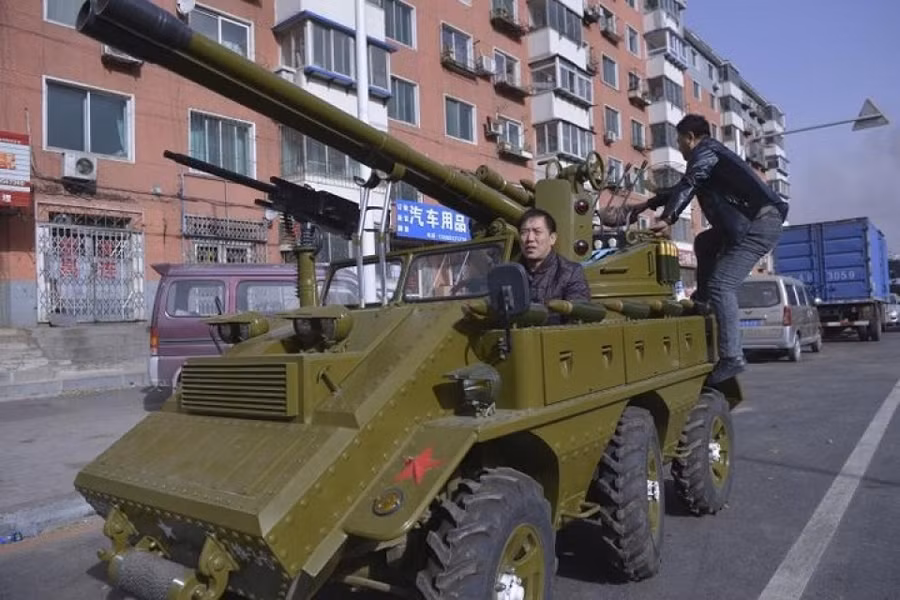 nong dan trung quoc tu che may bay tau ngam