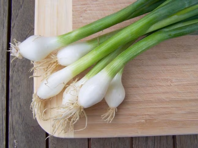 Công dụng thần kỳ của HÀNH LÁ bạn nên biết