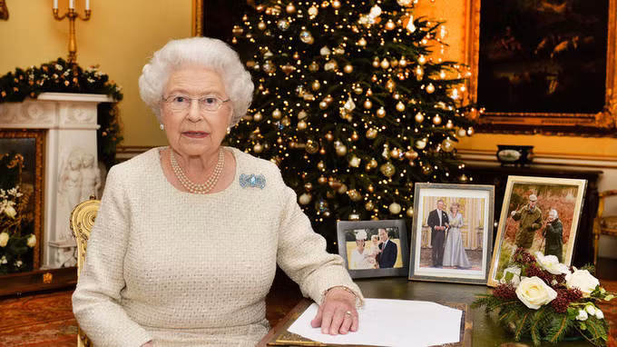 Quy tắc ngầm trong thời trang của Nữ hoàng Anh