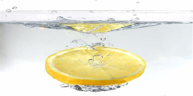 lemon-water- Chuyên gia dinh dưỡng trả lời về việc uống nước chanh buổi sáng có phải là tốt nhất-1