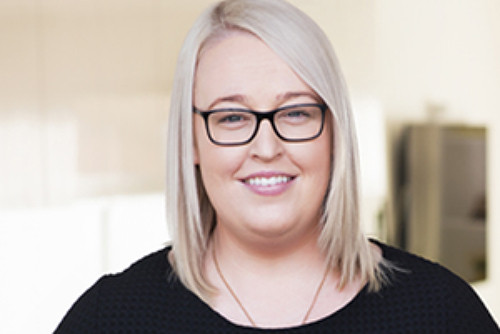 Hanna Dickenson, người giả vờ bị ung thư để lừa tiền từ những bạn bè của gia đình. Hanna Dickenson, người giả vờ bị ung thư để lừa tiền từ những bạn bè của gia đình. Ảnh: ABC