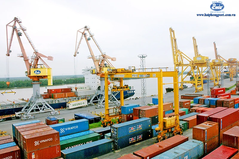 Khu vực cầu cảng thuộc Công ty Cổ Phần cảng Chùa Vẽ nơi xảy ra vụ tai nạn lao động khiến một công nhân tử vong