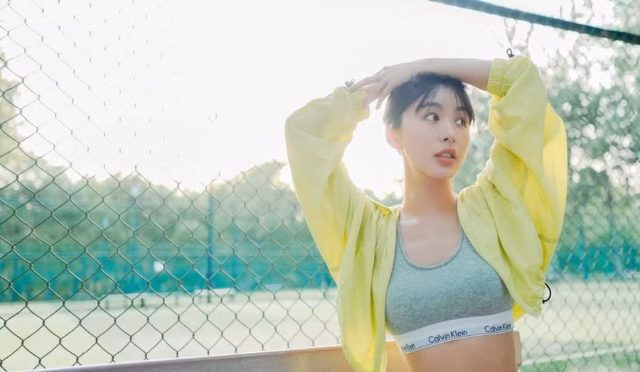 Bạn gái cũ của Huỳnh Hiểu Minh khoe vóc dáng nuột nà 