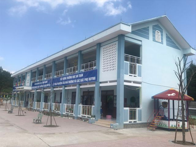 Quảng Ngãi: Trường mầm non tiền tỷ mới sử dụng đã hỏng - 4 Quảng Ngãi: Trường mầm non tiền tỷ mới sử dụng đã hỏng - 4