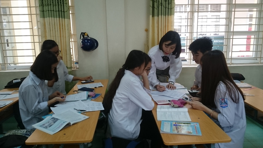 Các trường đang dạy song song với tổ chức ôn tập cho HS. Ảnh: Ngọc Dư