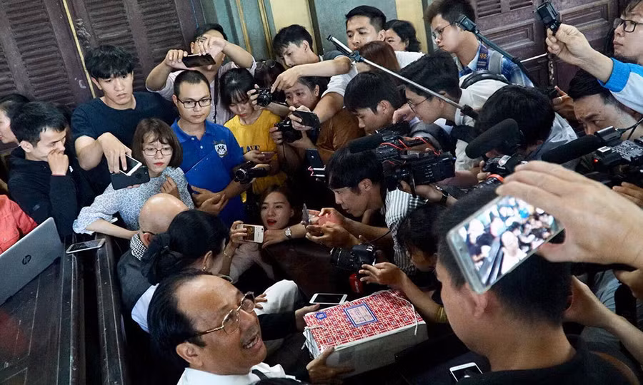 Tòa có vượt thẩm quyền khi chia tài sản vợ chồng Trung Nguyên? Tòa có vượt thẩm quyền khi chia tài sản vợ chồng Trung Nguyên?