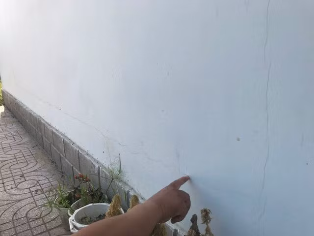 Quảng Ngãi: Trường mầm non tiền tỷ mới sử dụng đã hỏng - 1