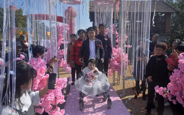 Hai phụ nữ U40 chỉ cao 75cm vẫn lấy chồng như ý, thu nhập hàng tháng gần 200 triệu đồng ảnh 4