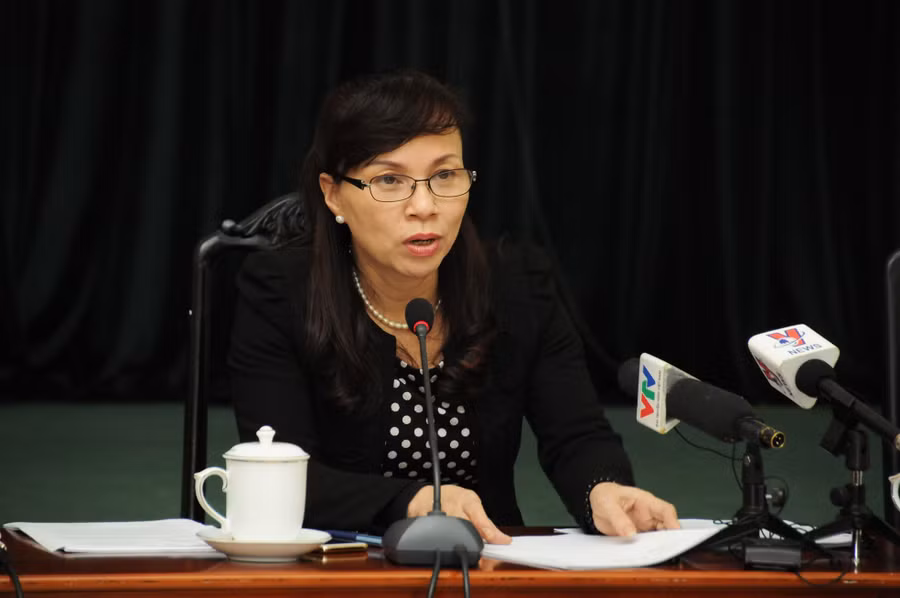 “Thực tế ở một số nước phát triển như Hoa Kỳ, Pháp… những năm gần đây cũng có xu hướng kết hợp (hay liên kết) các trường ĐH nhỏ thành các ĐH lớn để cộng lực và hỗ trợ nhau trong đào tạo, nghiên cứu liên ngành. Đó là cách phát triển hiệu quả và đáp ứng được nhu cầu nguồn nhân lực trong thời đại ngày nay. Thị trường lao động yêu cầu cơ sở đào tạo phải thay đổi, thích ứng; vậy thì phải có sự hợp tác giữa các trường liên ngành để có thể cung cấp nguồn nhân lực phù hợp với yêu cầu thay đổi đó của thị trường. Đó là cơ chế tốt, phù hợp với bối cảnh hiện nay trong đào tạo, sử dụng nhân lực”. TS Nguyễn Thị Kim Phụng