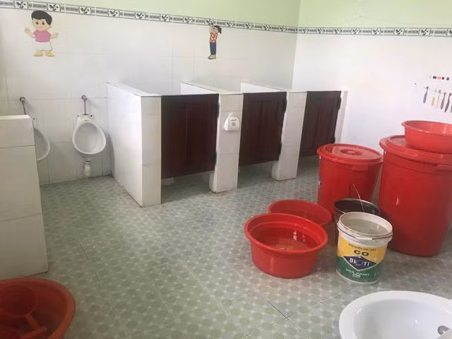 Quảng Ngãi: Trường mầm non tiền tỷ mới sử dụng đã hỏng - 3