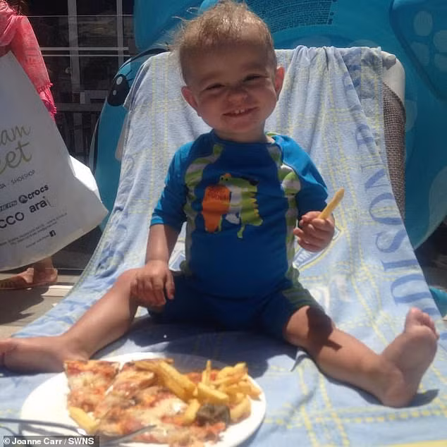 cau be doughie 14 thang