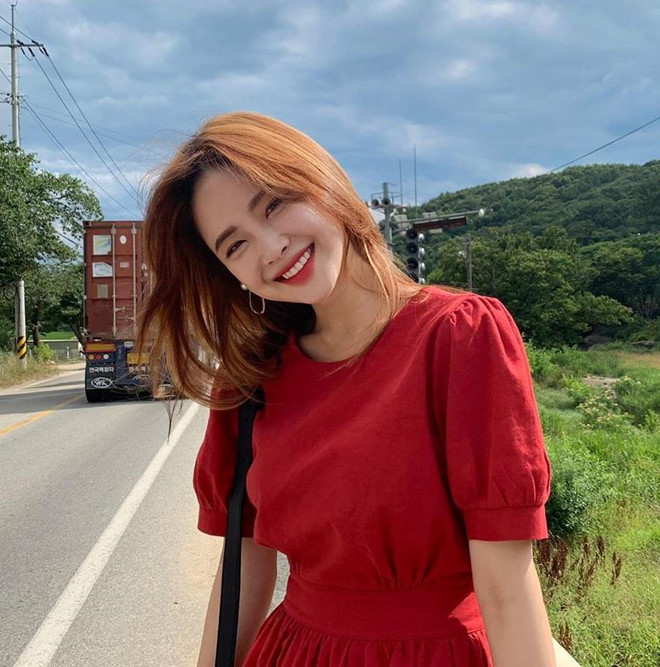 Loạt hot girl Hàn Quốc giống nhau đến mức khó phân biệt ảnh 8 Loat hot girl Han Quoc giong nhau khien dan mang kho long phan biet hinh anh 8