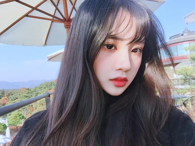 Loạt hot girl Hàn Quốc giống nhau đến mức khó phân biệt ảnh 10 Loat hot girl Han Quoc giong nhau khien dan mang kho long phan biet hinh anh 10
