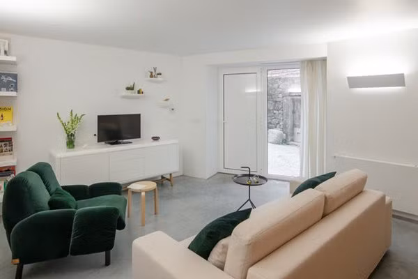  Phòng khách rộng lớn và hiện đại… 