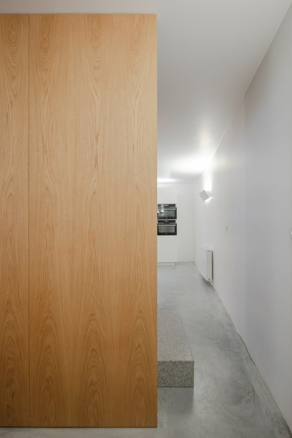  Lối đi đến phòng bếp và cầu thang để lên tầng 2 