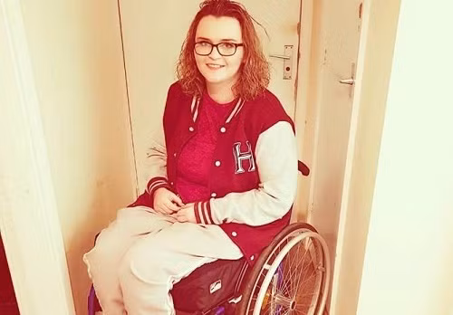 Sau đêm thức khuya xem tivi, cô gái 23 tuổi bị liệt vĩnh viễn