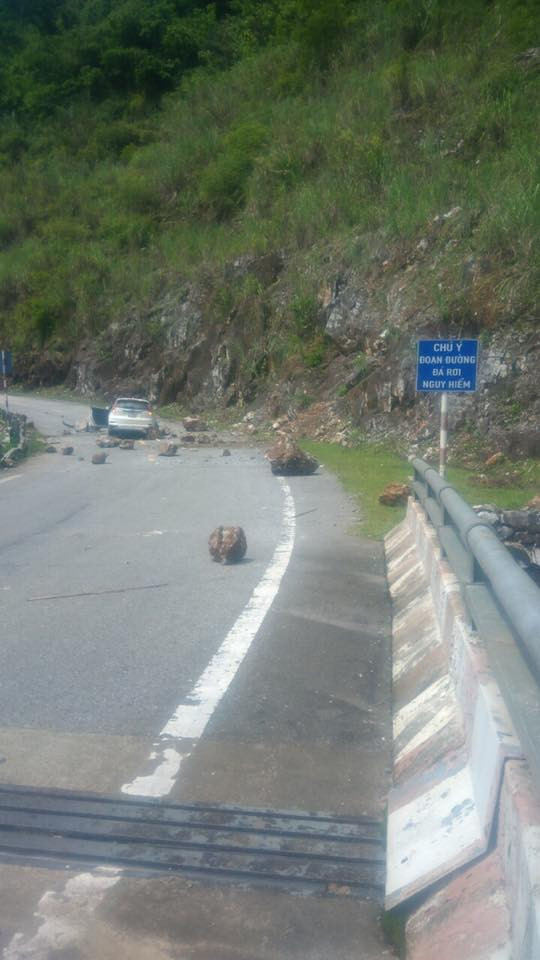 Tại vị trí xảy ra tai nạn, hàng năm đều xảy ra tình trạng đá lăn gây nguy hiểm cho người tham gia giao thông
