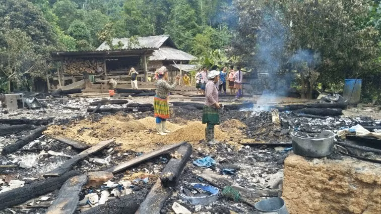Ngôi nhà anh Páo bị cháy rụi hoàn toàn