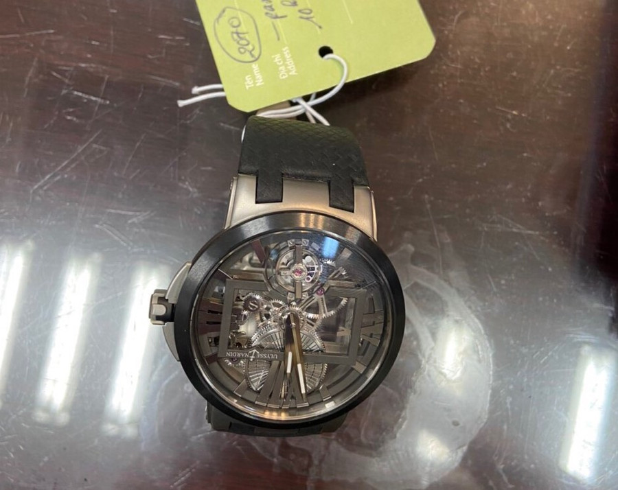 Trao trả đồng hồ trị giá 40.000 USD cho đại biểu ASEAN để quên ở sân bay