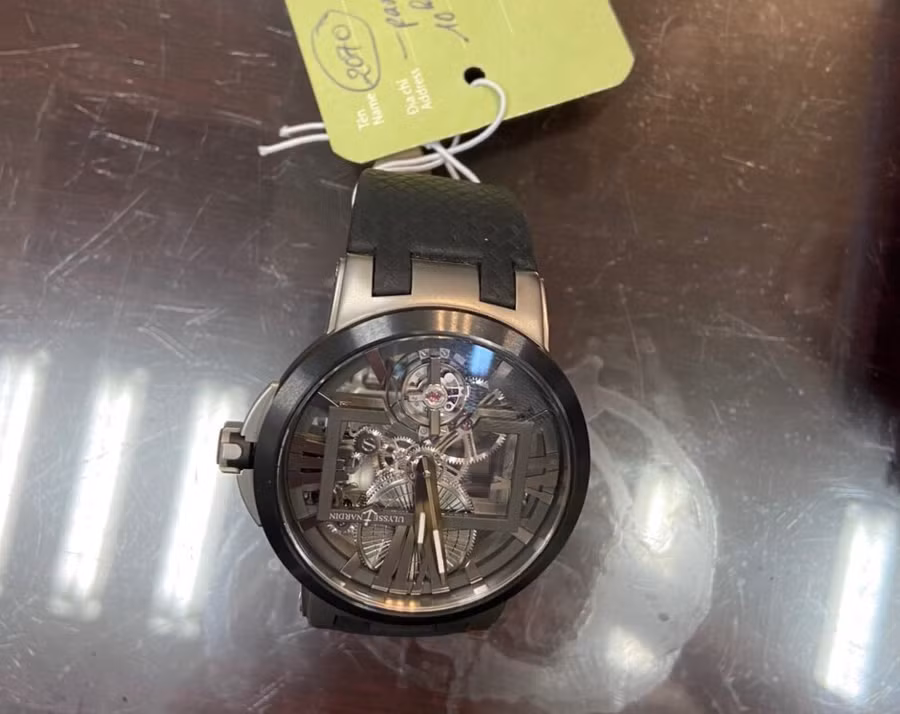 Trao trả đồng hồ trị giá 40.000 USD cho đại biểu ASEAN để quên ở sân bay