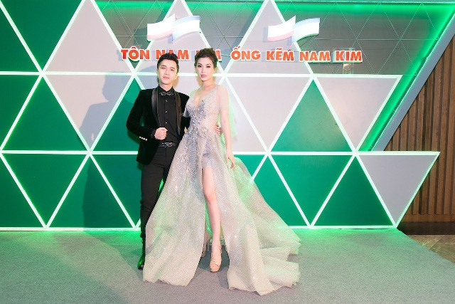 Á hậu Diễm Trang khoe đường cong nổi bật