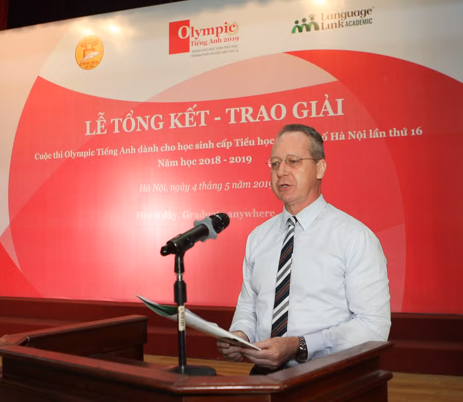 Ông Gavan Iacono - Tổng Giám đốc Language Link Việt Nam phát biểu tại lễ trao giải.